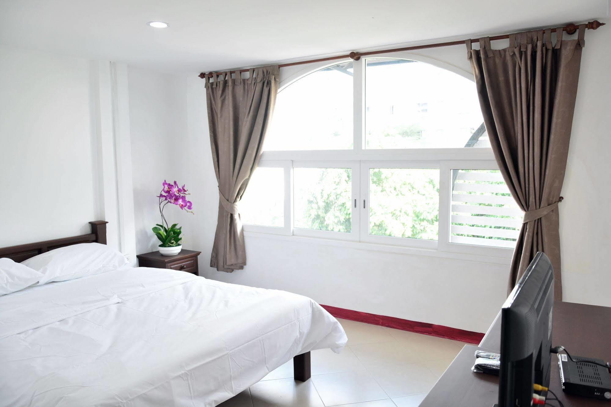 Seedling House Pattaya Bagian luar foto